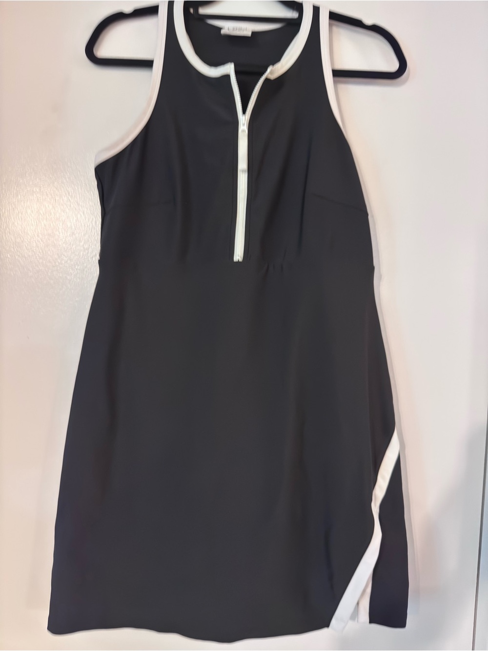 Sleeveless Black & White Zip-Front Women's Top by
